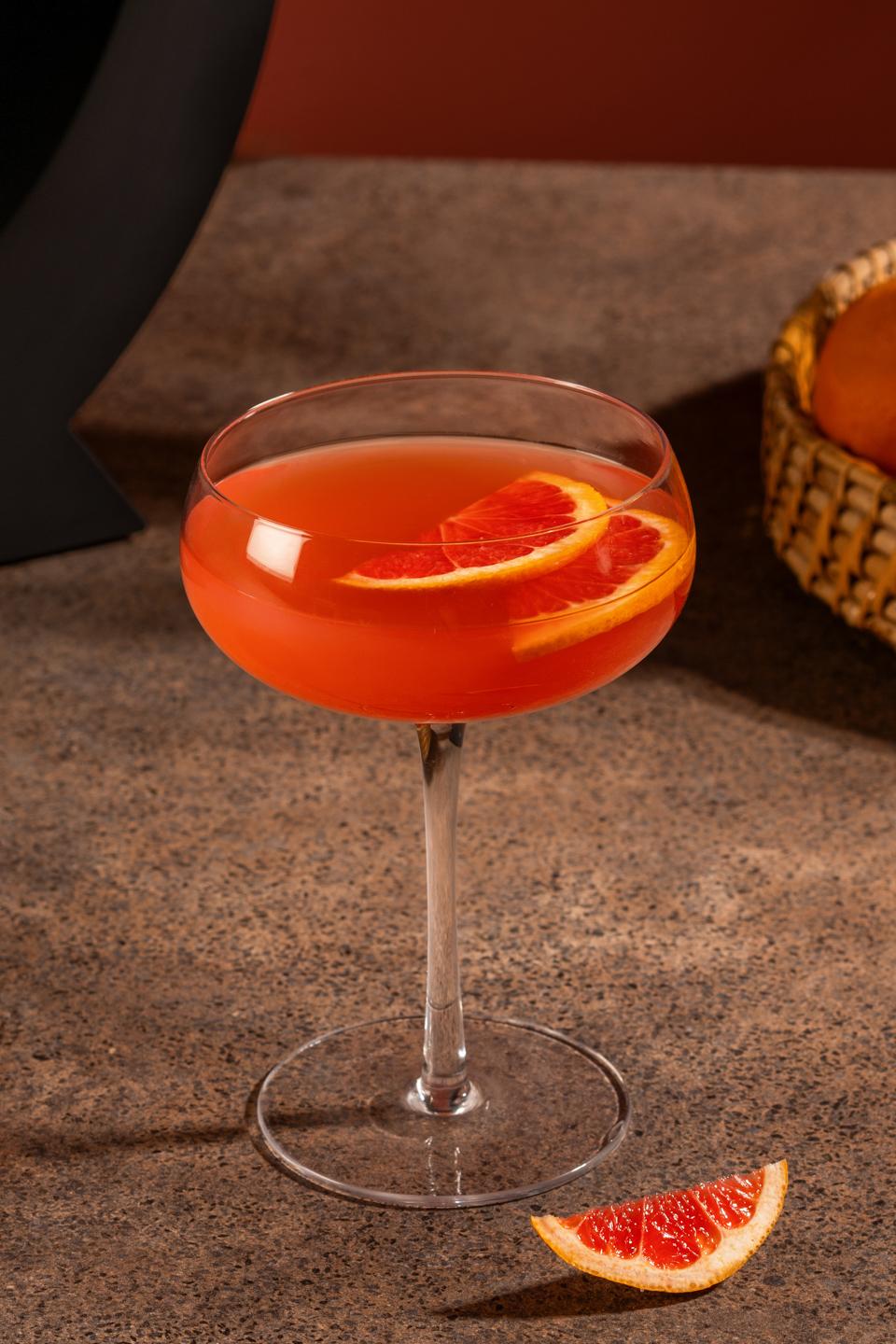 Grapefruit Glow: A Bright and Refreshing Mezcal Delight