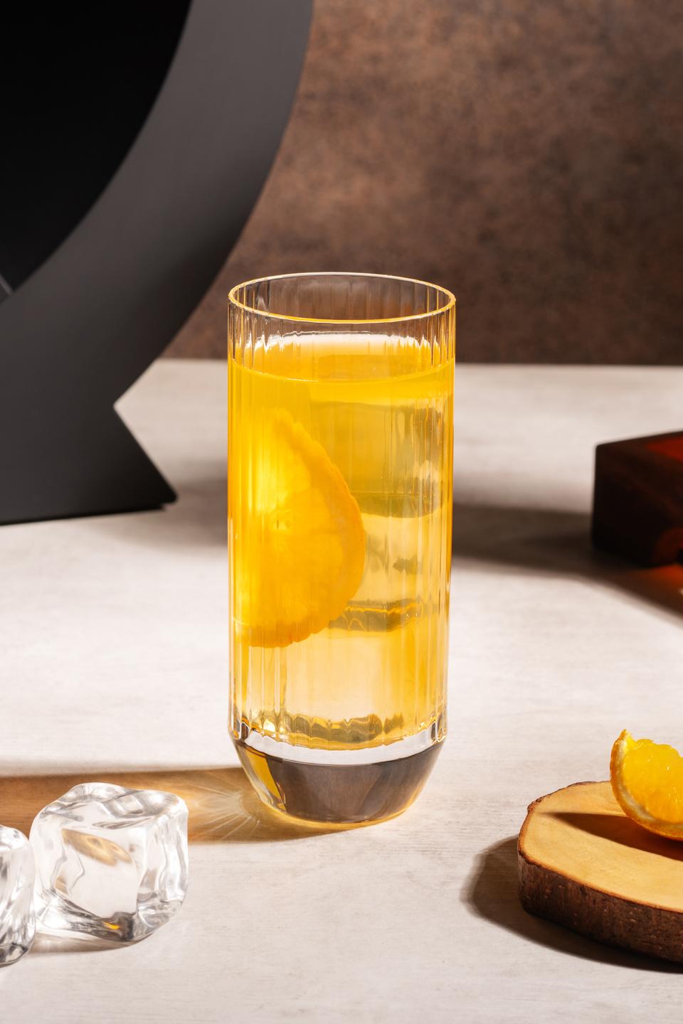 Midnight Glow: A Sparkling Citrus Sensation