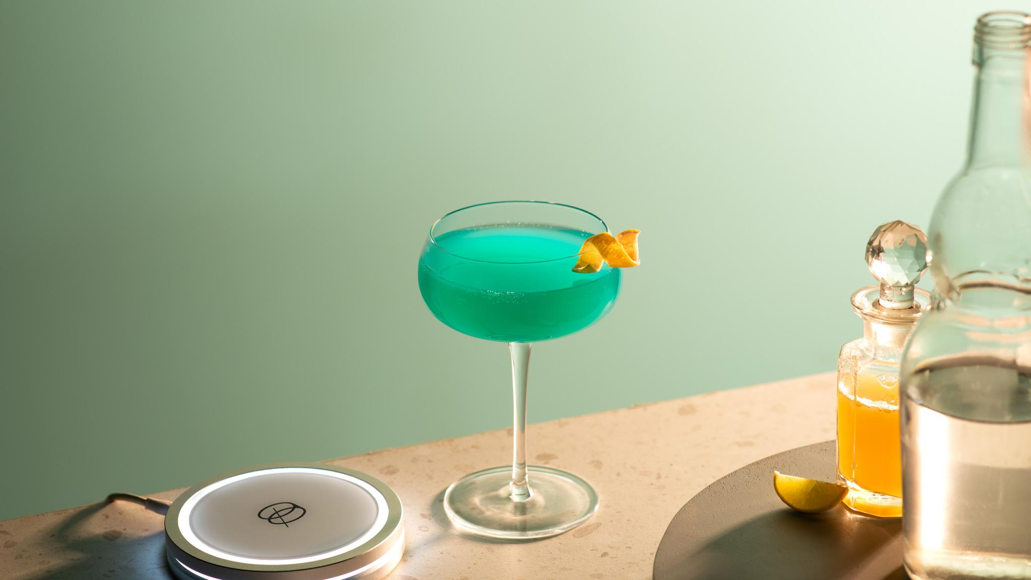 Electric Iced Tea: A Bold Splash of Vibrance